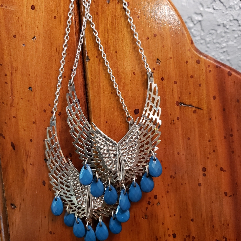 Beautiful Dangling Earrings - Picture 6 of 7